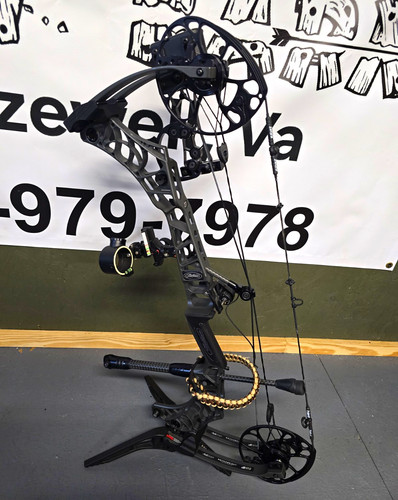 Mathews right hand 28in - mathews, v3