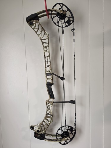 Mathews v3x compound bow - 33,