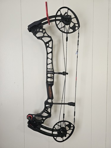 Mathews triax compound bow - triax,